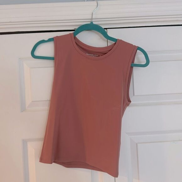 Dusty rose Abercrombie and fitch sleeveless top size S. Worn once - Picture 1 of 3